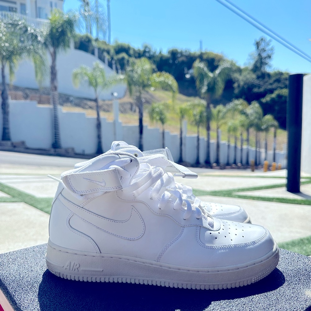 NIKE AIR FORCE ONE 1 - ALL WHITE HIGH TOPS